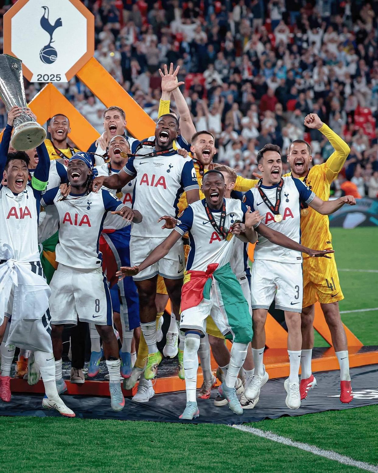 开云电竞官网 - 凯恩回归赛场,问鼎冠军首场状态亮眼,瑞士队观众沸腾!